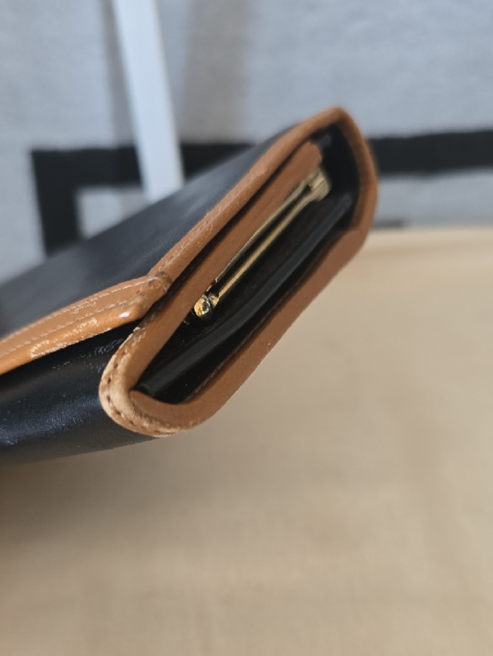 Celine Black Tan Leather Kisslock Long Wallet - Picture 3 of 8